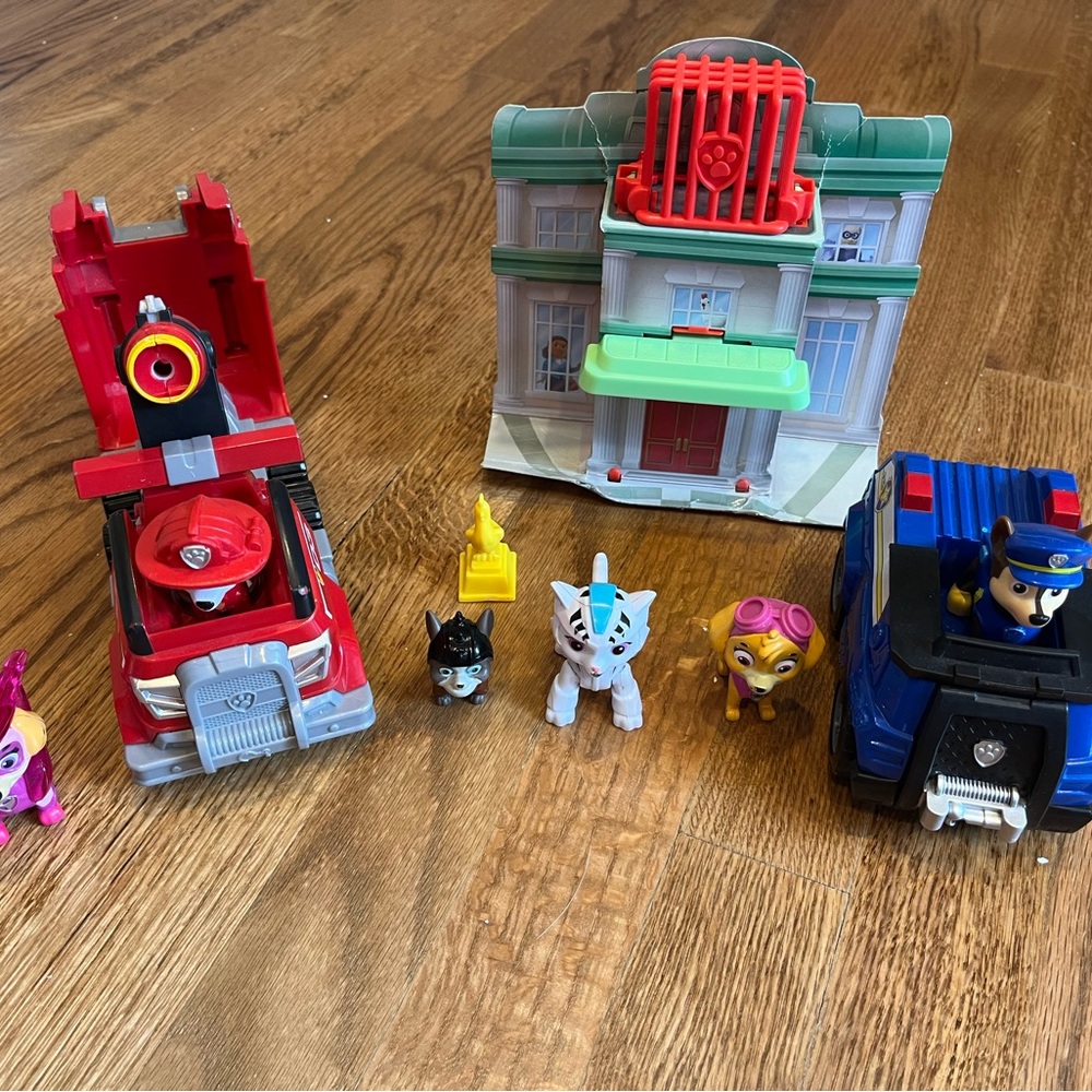 Paw Patrol Red and Blue Rescue Playset